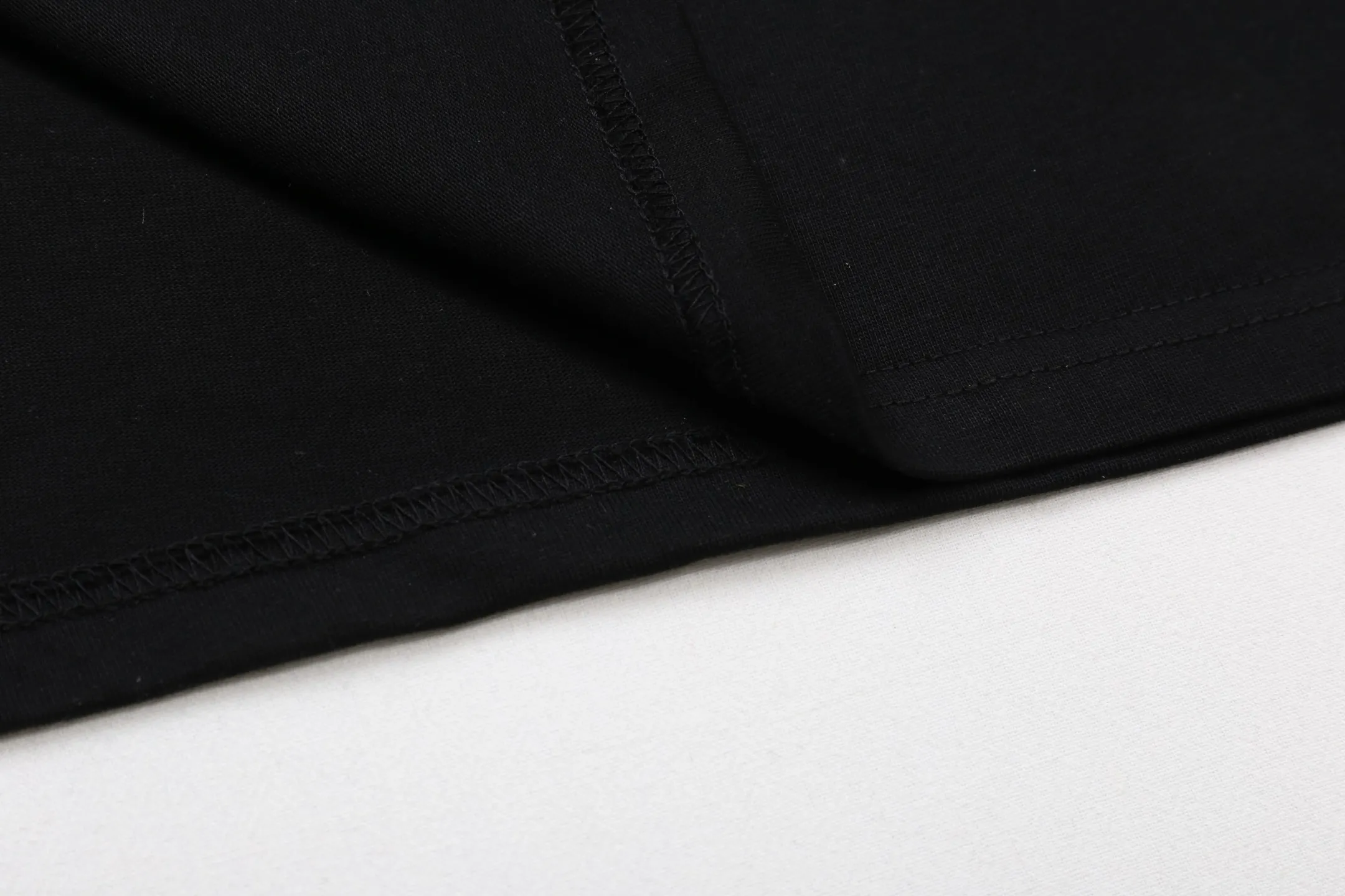 BLCG 26SS T Balenclag* ， T 。 . Authentic 。 ！ ZP 。 260 ， . ， ， 。 。 ， 。 OS . Same Style ：Black Size：XS S M L